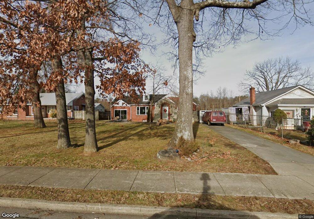 1607 E Unaka Ave, Johnson City, TN 37601 - photo 1