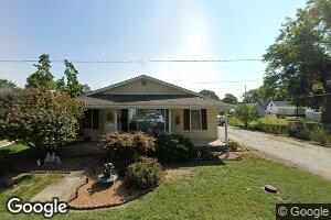 114 3rd St, Carrollton, IL 62016