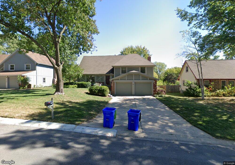 7127 Halsey Dr, Shawnee, KS 66216 - photo 1