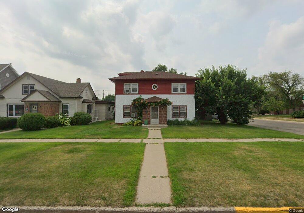604 2nd Ave SE, Jamestown, ND 58401 - photo 1