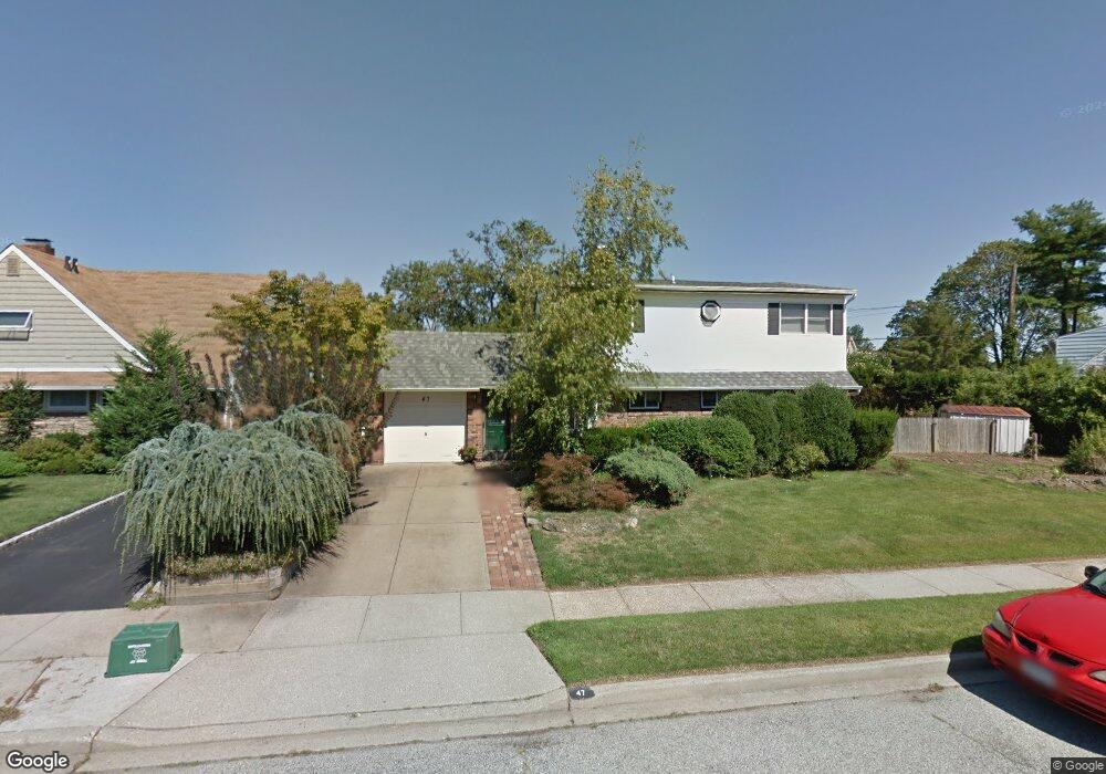 47 Skylark Ln, Levittown, NY 11756 - photo 1