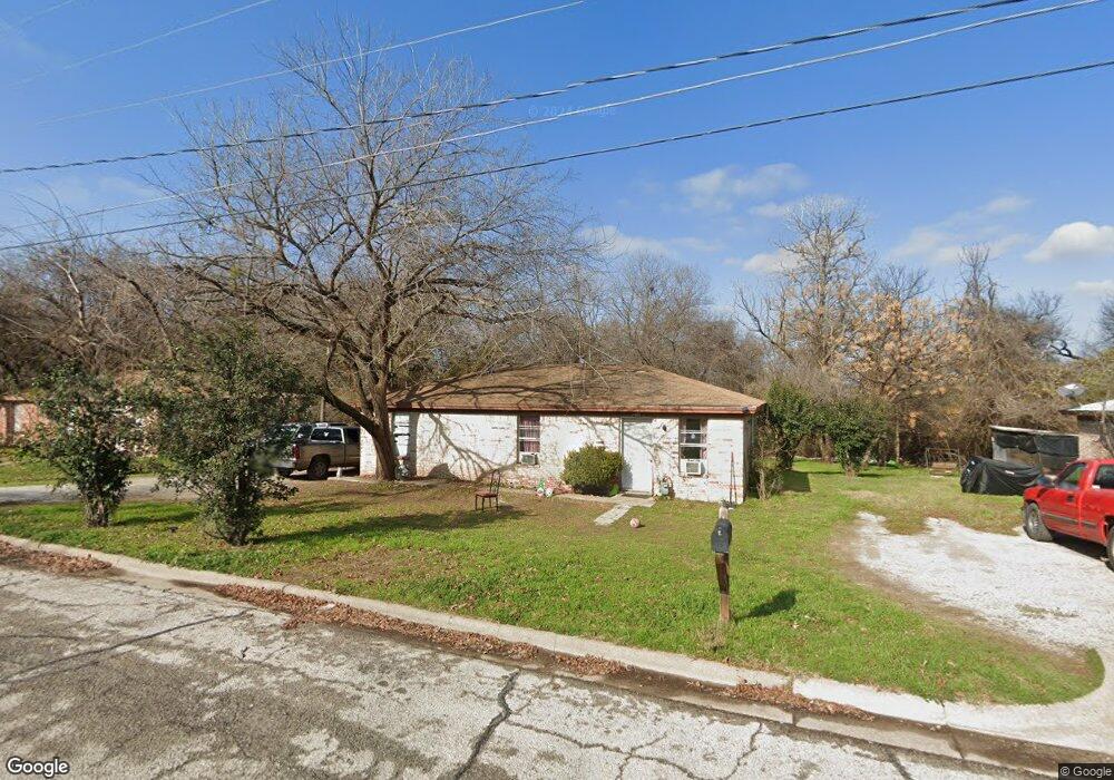 1402 W Ball St, Weatherford, TX 76086 - photo 1