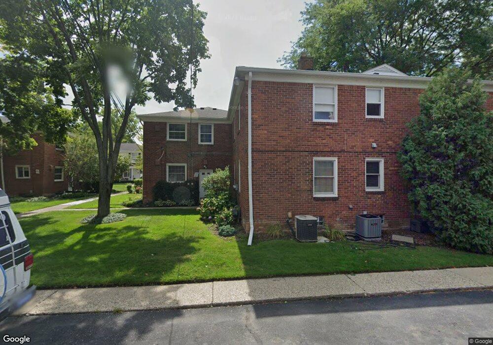 598 Cadieux Rd, Grosse Pointe, MI 48230 - photo 1