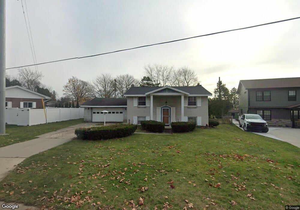 2522 Elmwood St, Port Huron, MI 48060 - photo 1