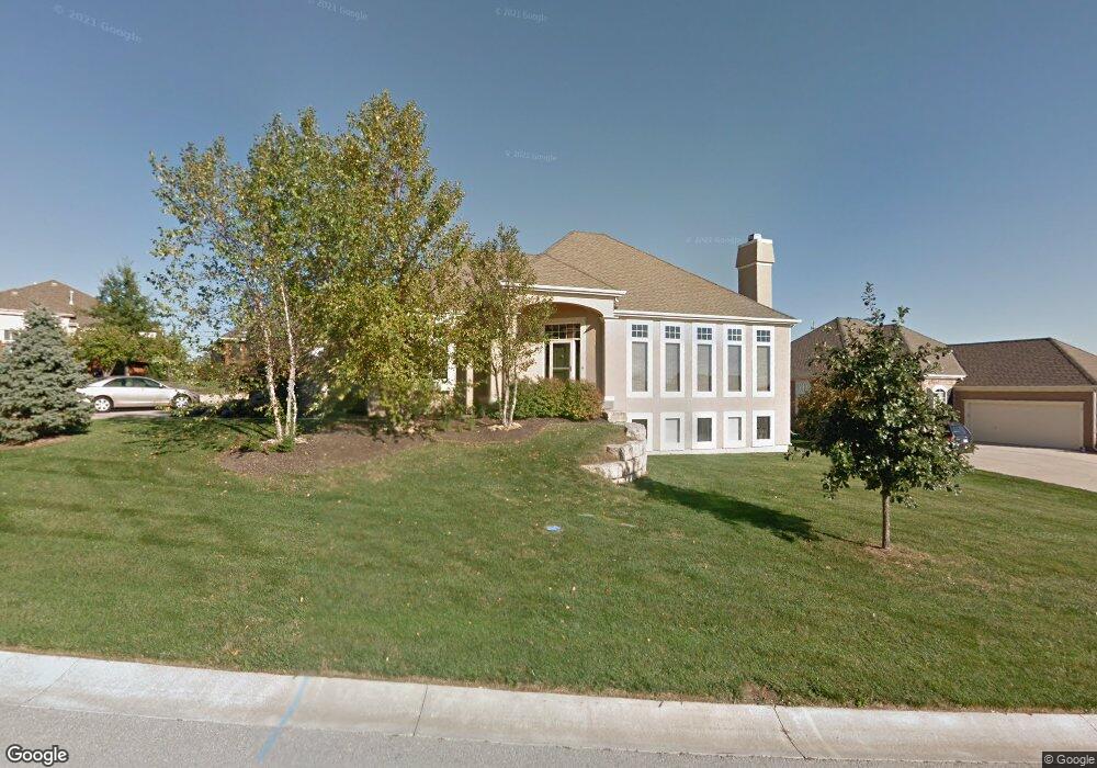 4951 Bradshaw St, Shawnee, KS 66216 - photo 1