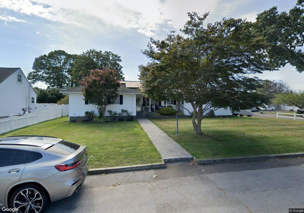 101 Verona Pkwy, Lindenhurst, NY 11757 - photo 1