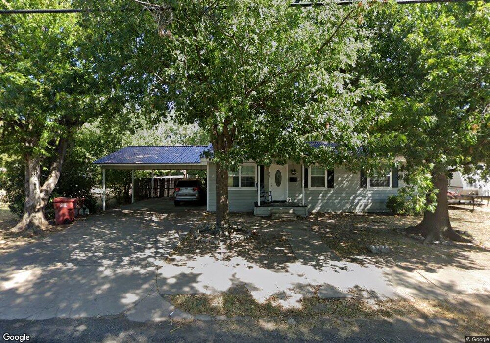 404 W 10th St, Bonham, TX 75418 - photo 1