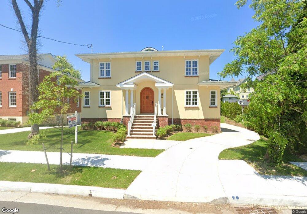 233-17 38th Dr unit 17, Little Neck, NY 11363 - photo 1