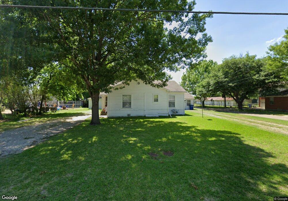 909 S Paris St, Ennis, TX 75119 - photo 1