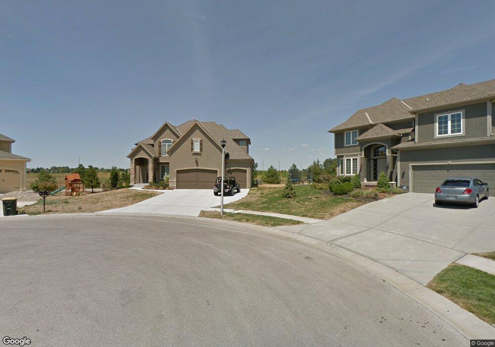 5820 Mccoy St, Shawnee, KS 66226 - photo 1