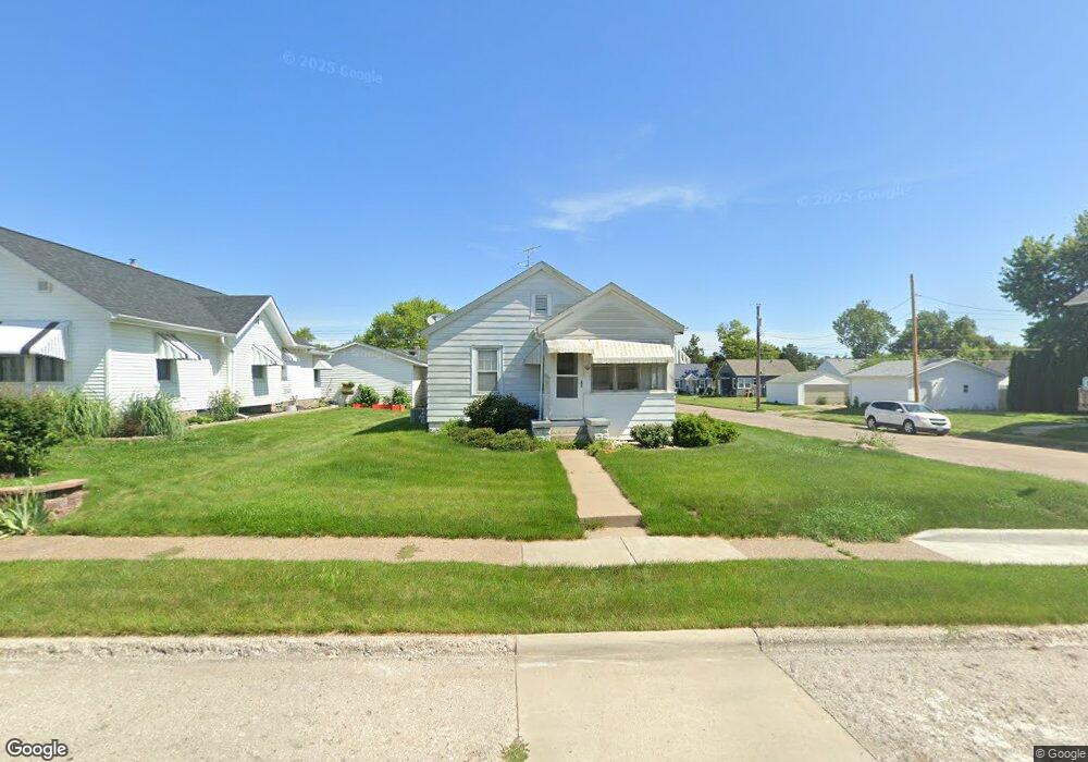 2204 W Pleasant St, Davenport, IA 52804 - photo 1