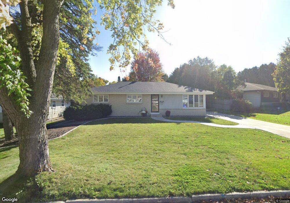 N91W16875 Laurel Ln, Menomonee Falls, WI 53051 - photo 1