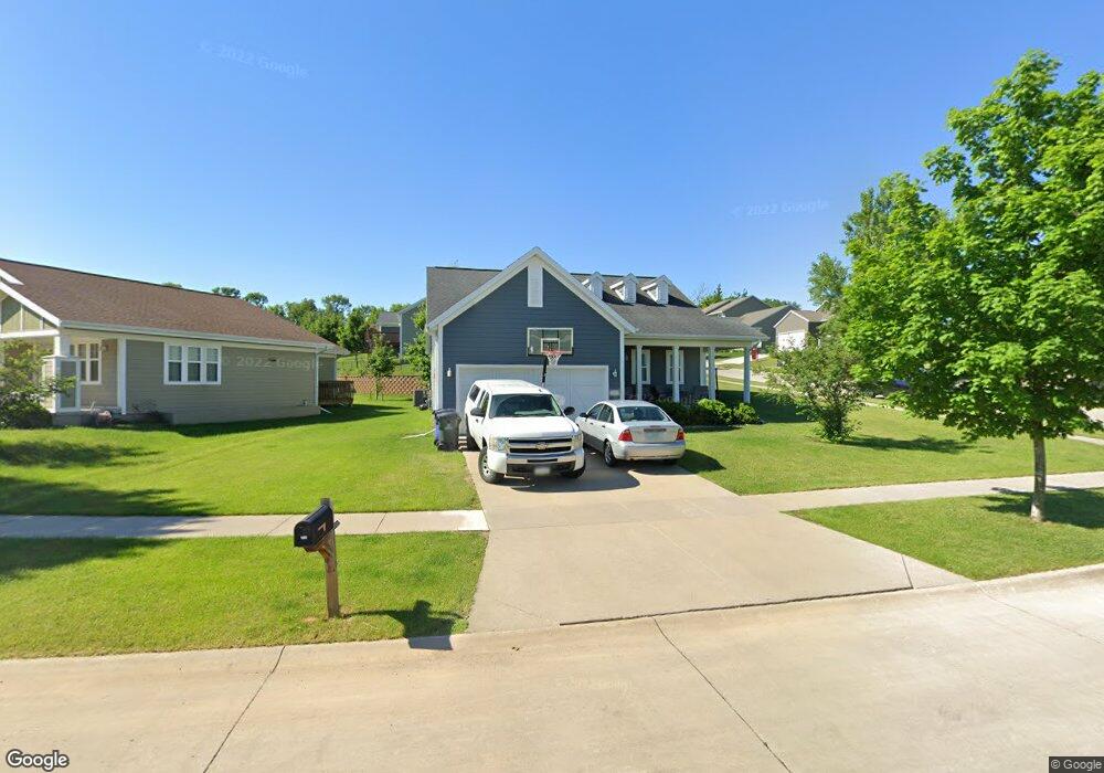 2110 Rosewood Dr NW, Cedar Rapids, IA 52405 - photo 1
