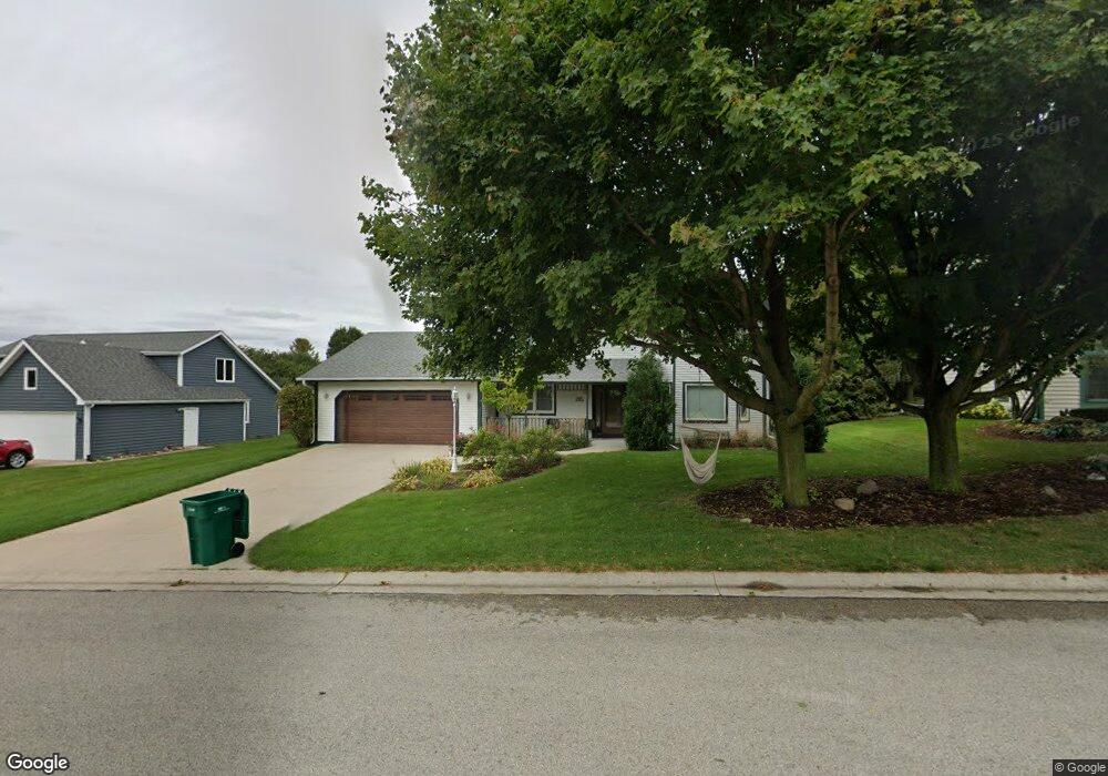 W160N10616 Fieldstone Pass, Germantown, WI 53022 - photo 1