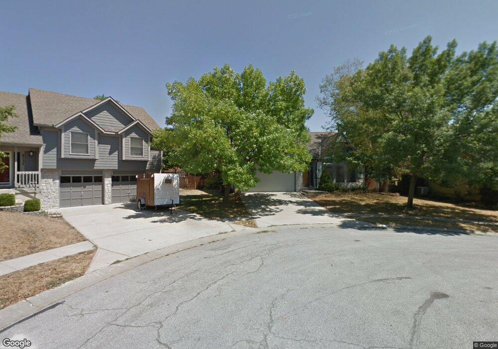 4735 Roundtree Ct, Shawnee, KS 66226 - photo 1