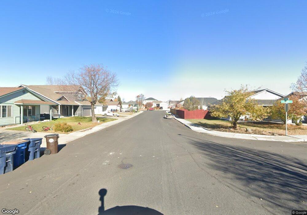 29 NE 7th Ln, Redmond, OR 97756 - photo 1