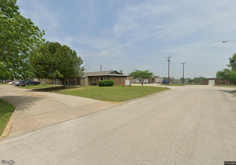 2301 Alabama Dr, Gainesville, TX 76240 - photo 1