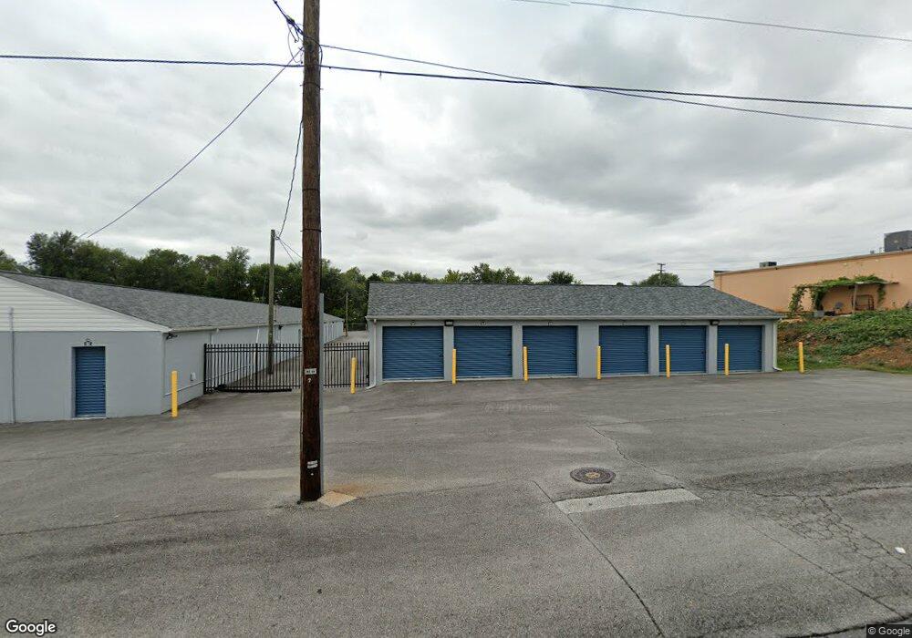 932 Ivy St, Waynesboro, VA 22980 - photo 1