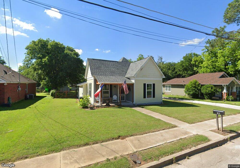 217 Monroe St, Cleburne, TX 76033 - photo 1