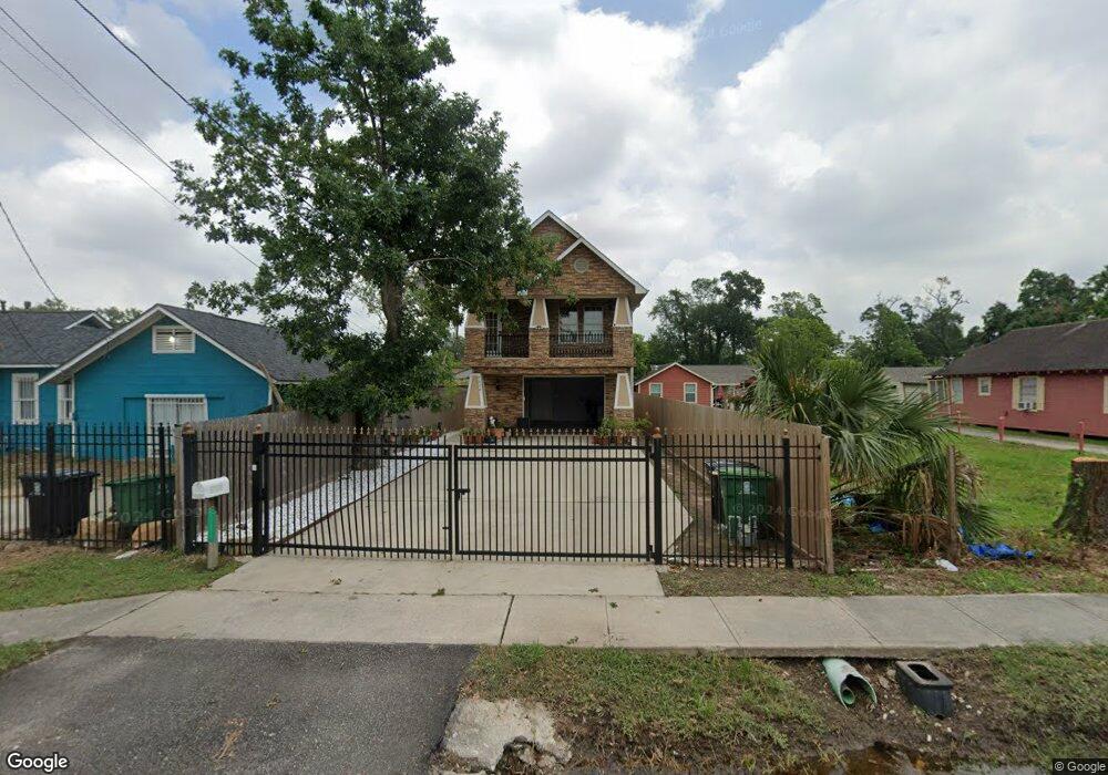 7326 Roswell St, Houston, TX 77022 - photo 1