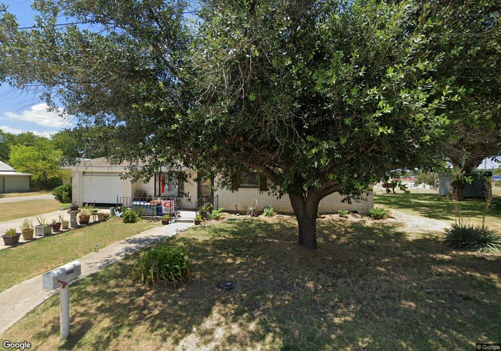 1001 Field St, Gainesville, TX 76240 - photo 1