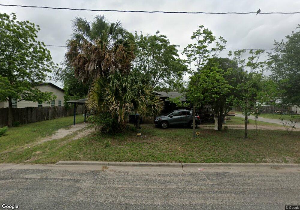 702 W Clare St, Beeville, TX 78102 - photo 1