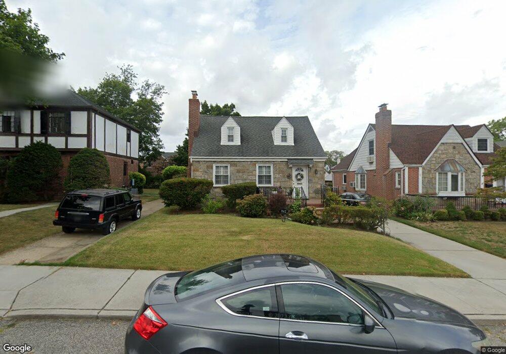 7512 182nd St, Fresh Meadows, NY 11366 - photo 1