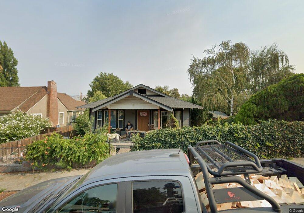 609 E 9th St, the Dalles, OR 97058 - photo 1