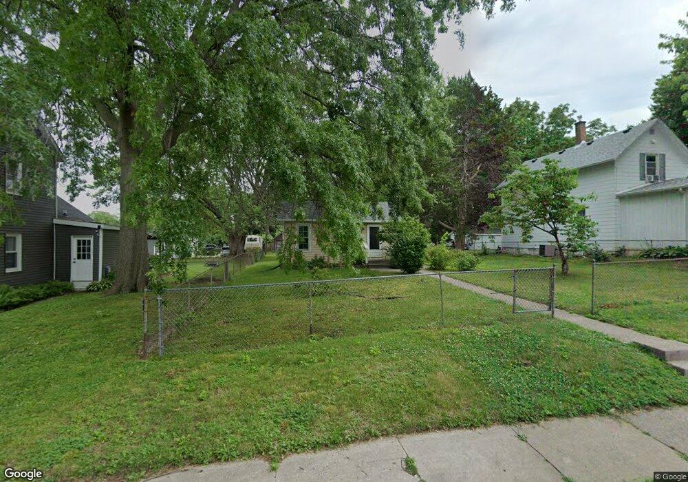 1711 Esplanade Ave, Davenport, IA 52803 - photo 1