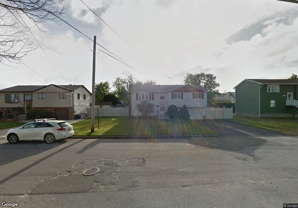 237 Verona Pkwy, Lindenhurst, NY 11757 - photo 1