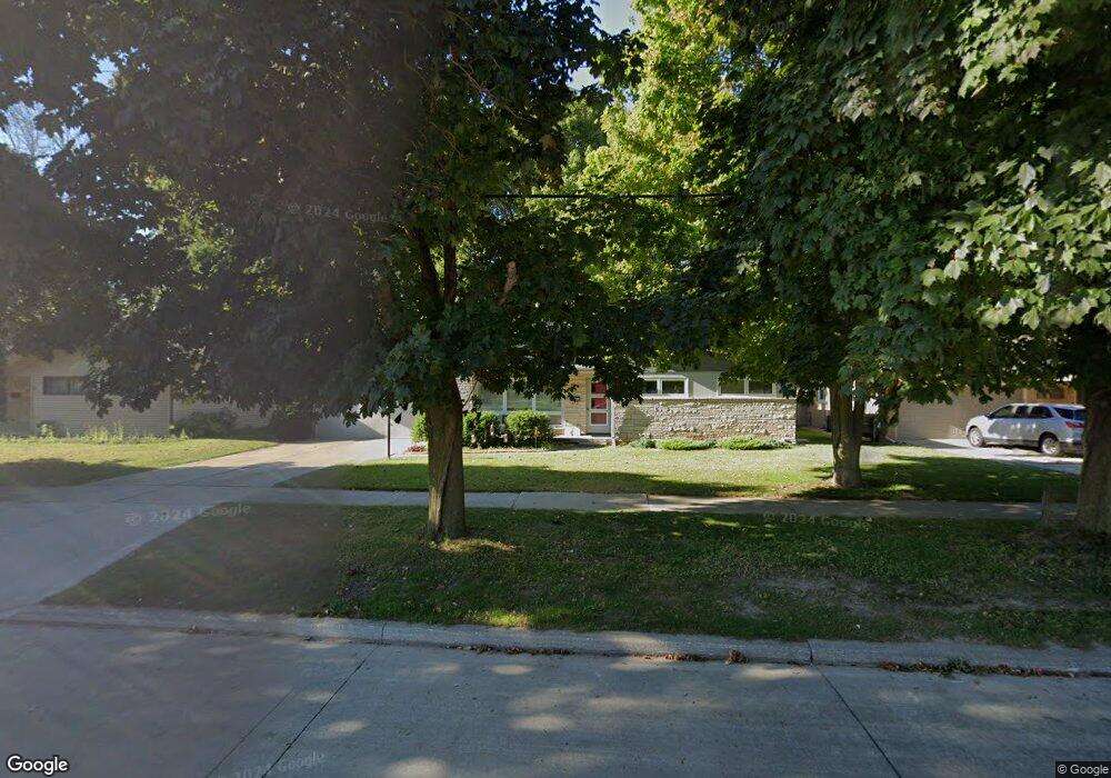 2215 Menasha Ave, Manitowoc, WI 54220 - photo 1