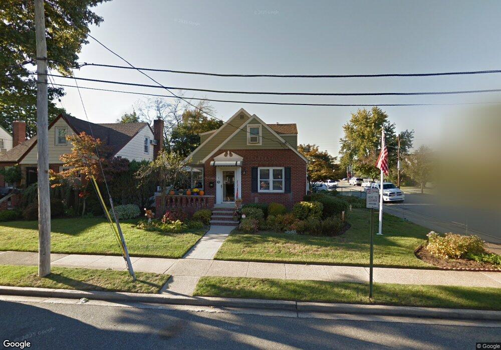 3 Irons Place, New Hyde Park, NY 11040 - photo 1