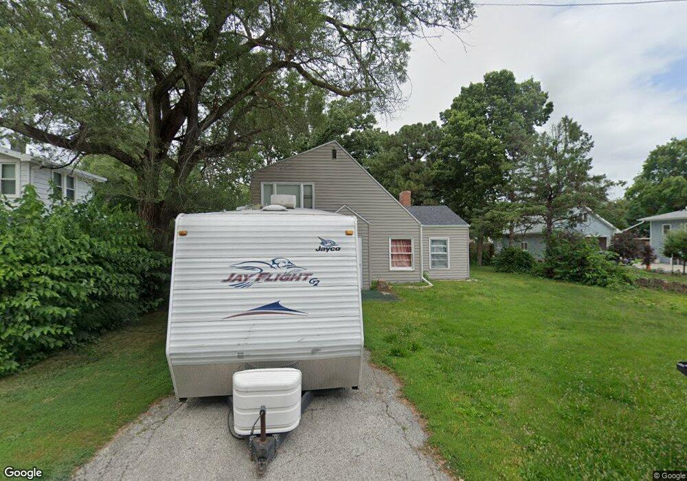 704 E Hughes Ave, Des Moines, IA 50315 - photo 1