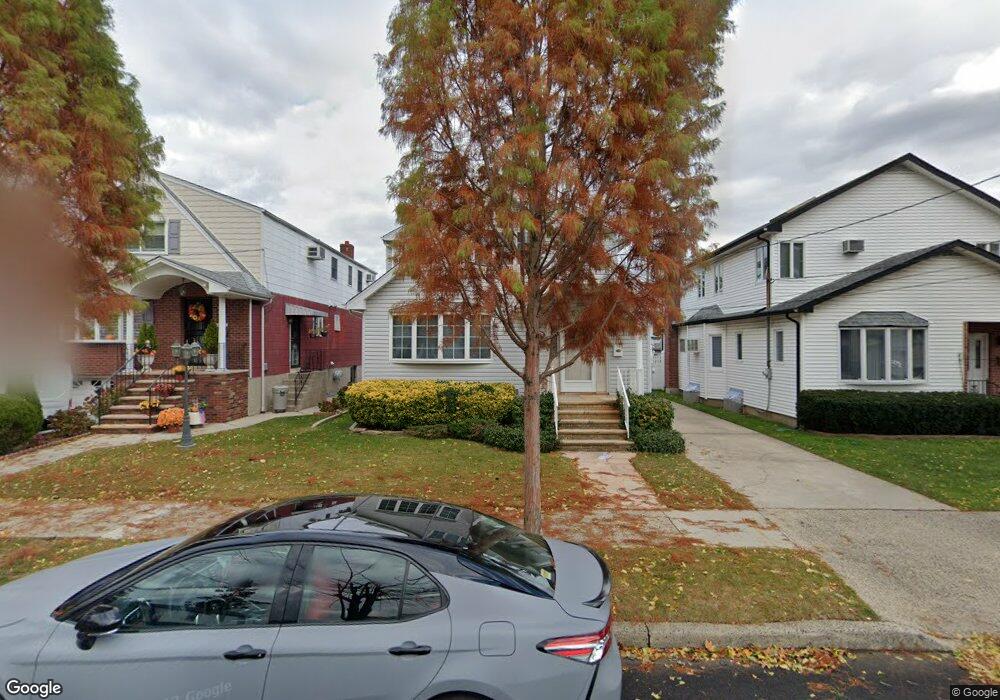 8541 261st St, Floral Park, NY 11001 - photo 1