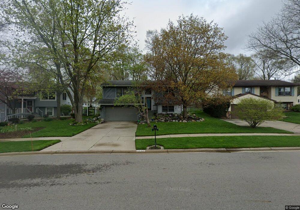 425 Jade Dr, Lansing, MI 48917 - photo 1