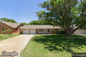 1304 Holliday St, Plainview, TX 79072