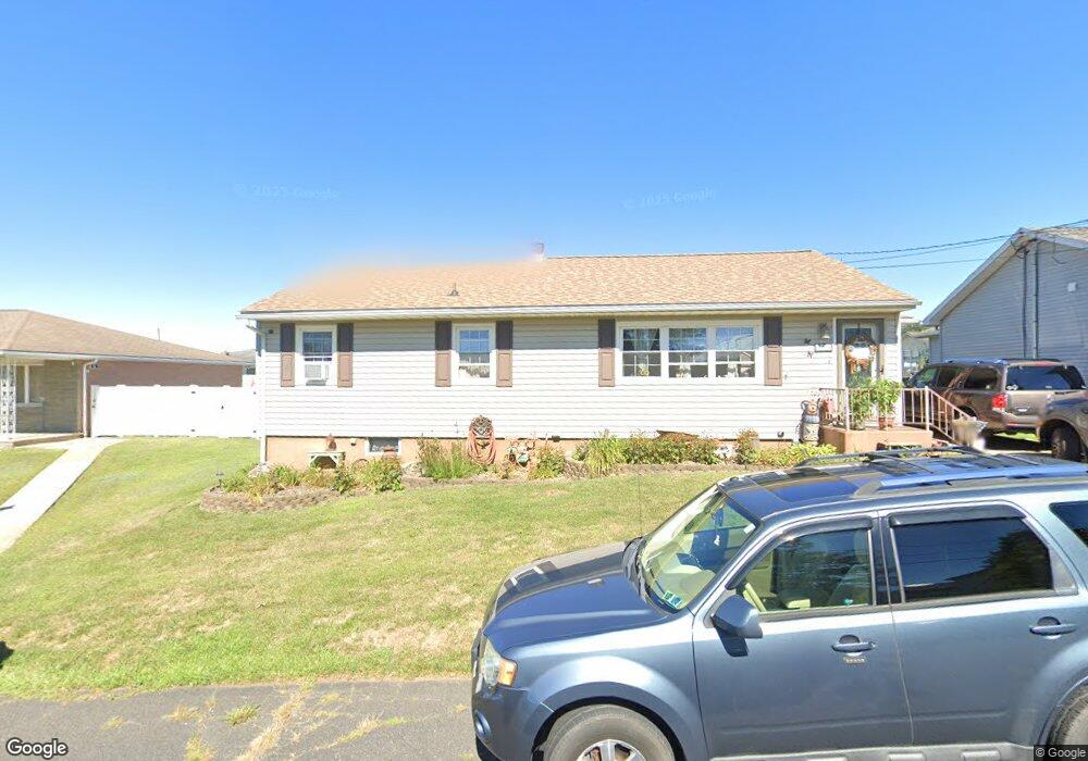 604 Center St, Taylor, PA 18517 - photo 1