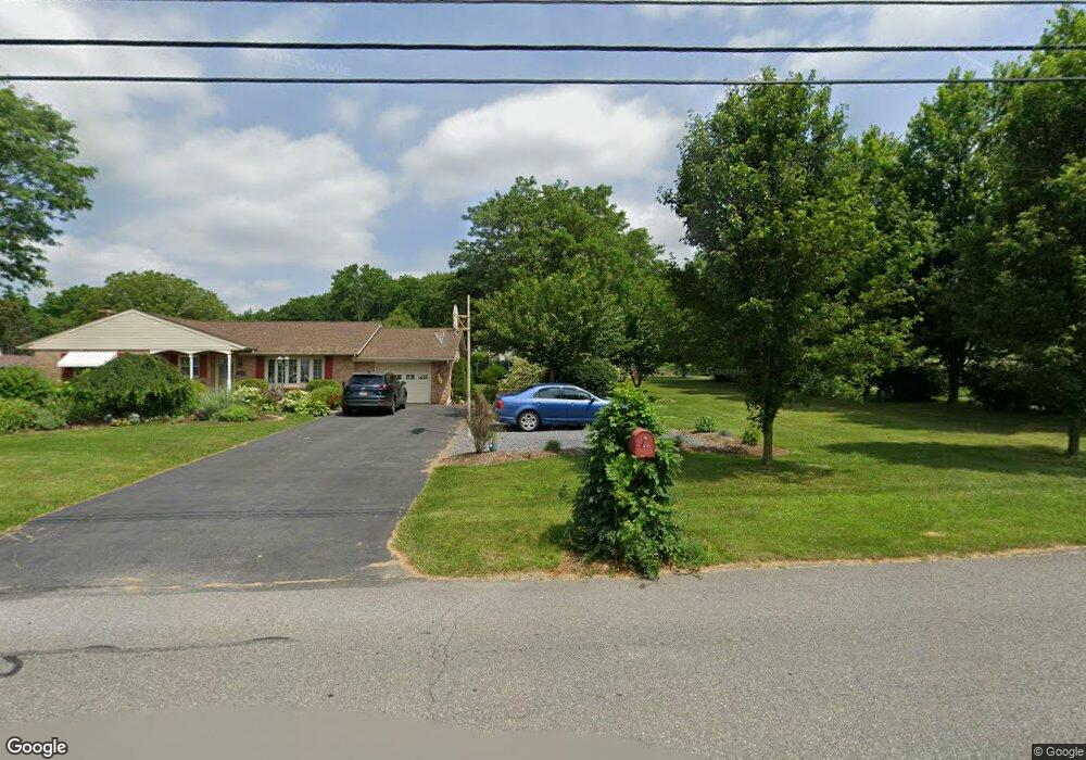 118 W Beil Ave, Nazareth, PA 18064 - photo 1