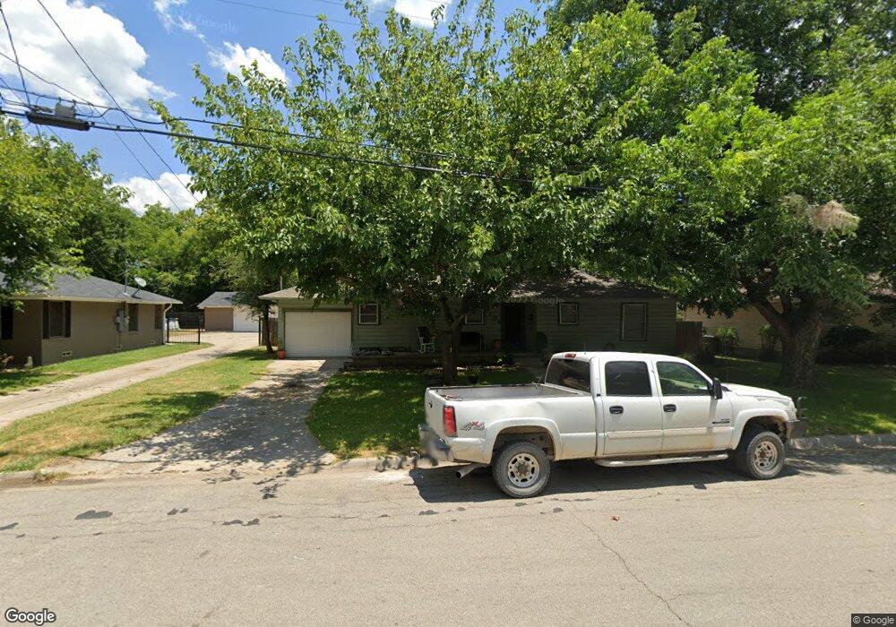 1104 Whaley Dr, Gainesville, TX 76240 - photo 1