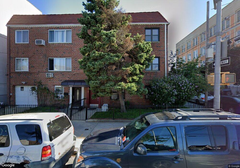 4419 31st Ave, Astoria, NY 11103 - photo 1