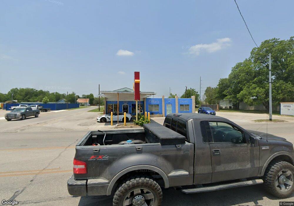 1052 E Kingsbury St, Seguin, TX 78155 - photo 1