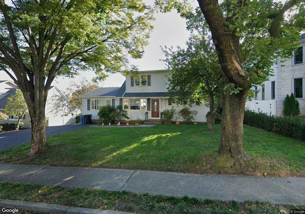 164 Lawrence Dr, Paramus, NJ 07652 - photo 1