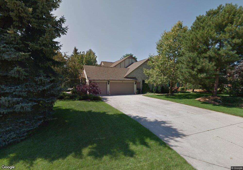 3508 Wedgewood Dr, Rochester Hills, MI 48306 - photo 1