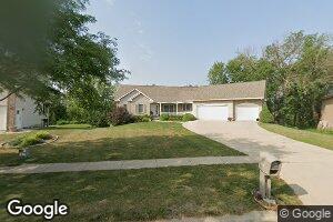225 Pine Crest Dr, Robins, IA 52328