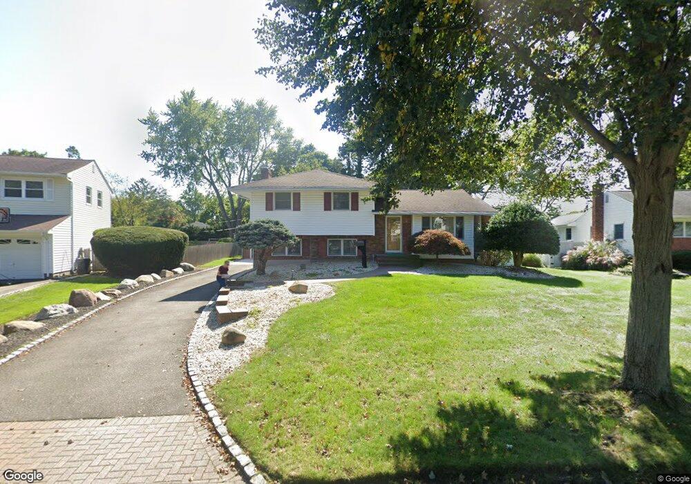 4 Tyram Ln, ComMacK, NY 11725 - photo 1