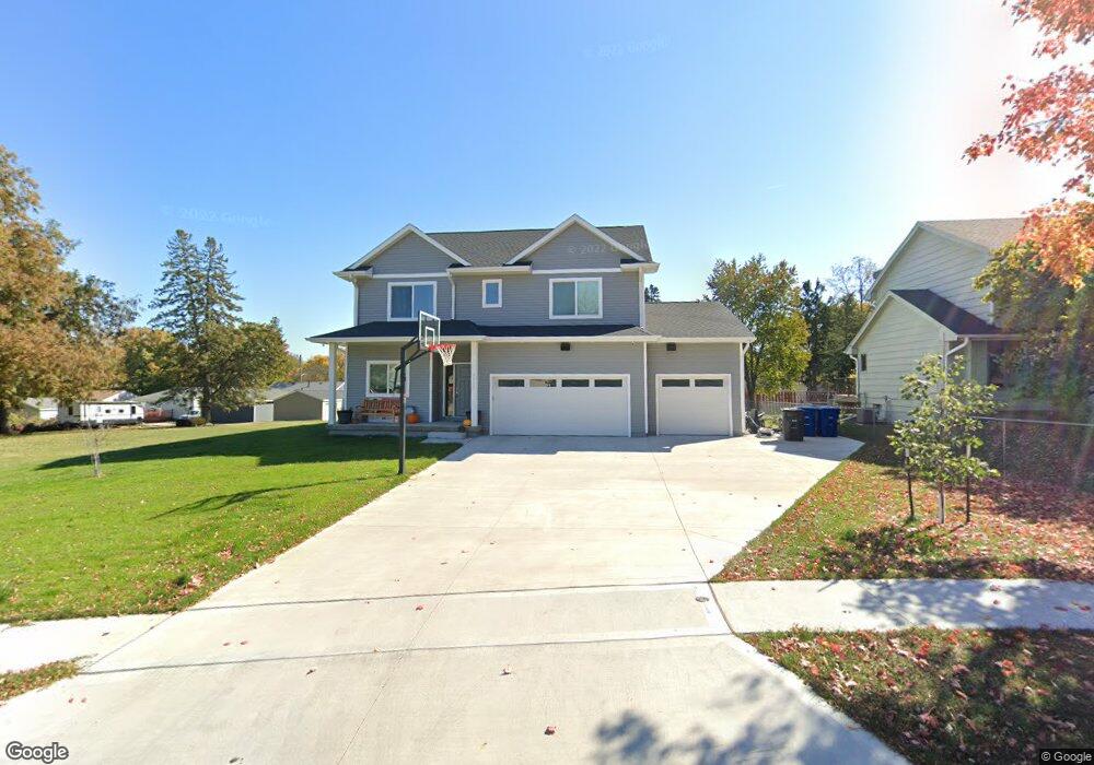 3915 48th St, Des Moines, IA 50310 - photo 1