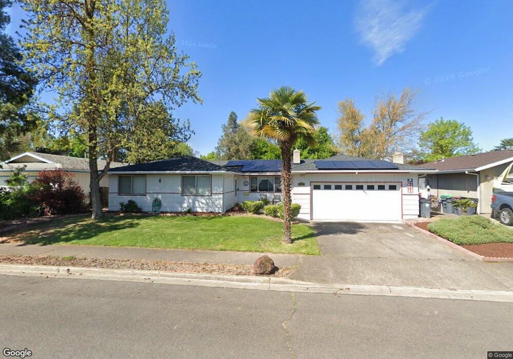 955 N 5th St, Central Point, OR 97502 - photo 1