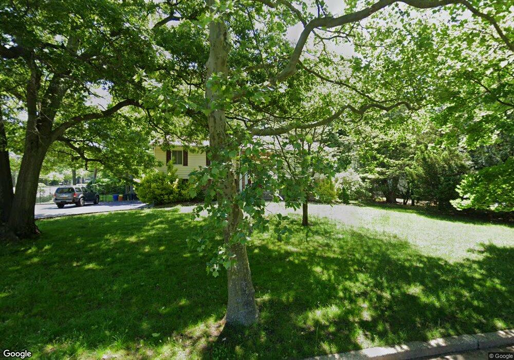 1 Penguin Ln, ComMacK, NY 11725 - photo 1