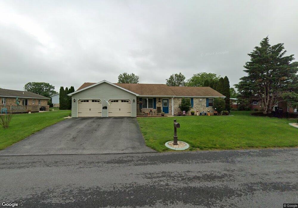 305 Sue Linn Dr, Chambersburg, PA 17201 - photo 1