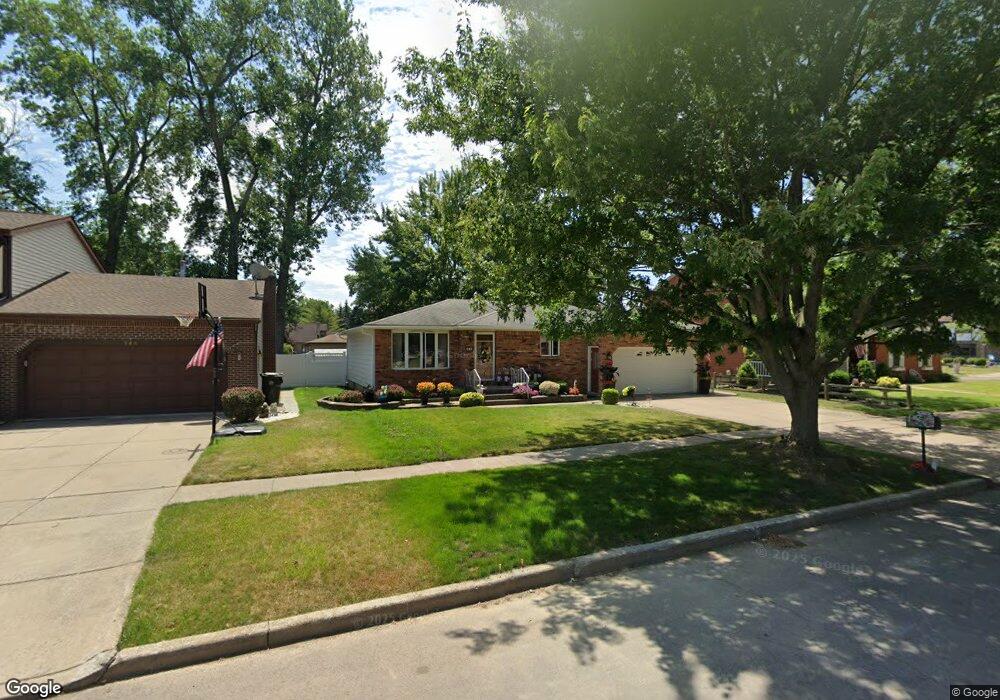 979 Thomas Fox Dr E, North Tonawanda, NY 14120 - photo 1